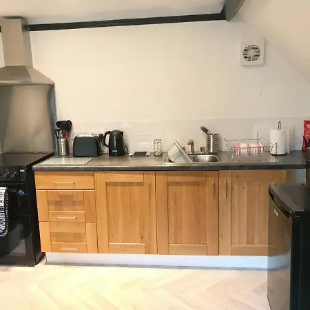 The Beach Hut Walk To Beach Sleeps 4 Parking Pet Friendly-3